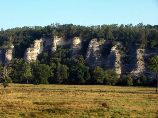 Boone Formation forming buttresses along Bear Creek in Searcy County.