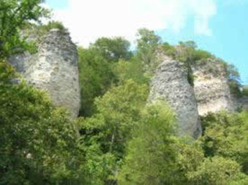 Boone Formation forming “buttresses” north of Marshall along Bear Creek.